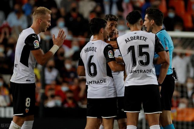 38岁拉莫斯在社交媒体晒照发文：秋季训练！